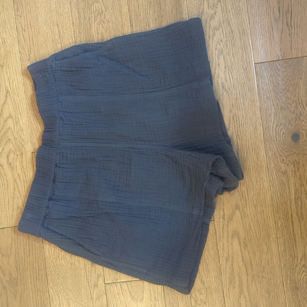 Madewell High-Waist Textured Shorts in Charcoal Gray